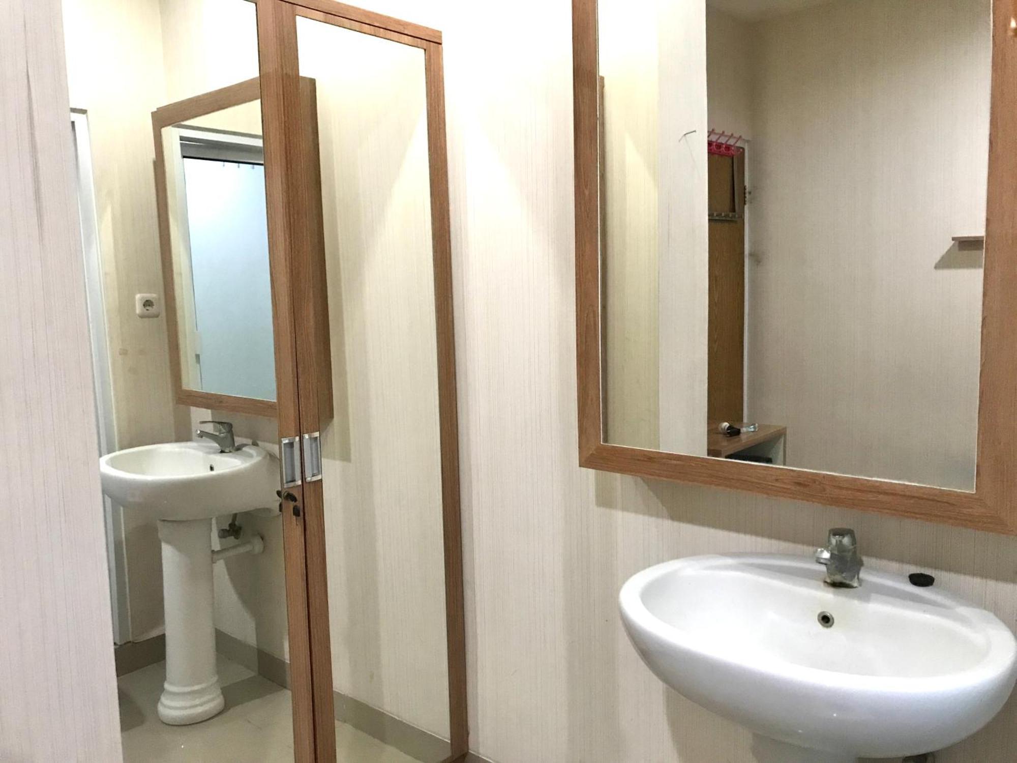 37 Guesthouse Jakarta Phòng bức ảnh